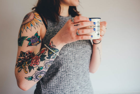 Tätowieren im Herbst und Winter: Warum die kühlen Monate die beste Zeit für ein neues Tattoo sind?